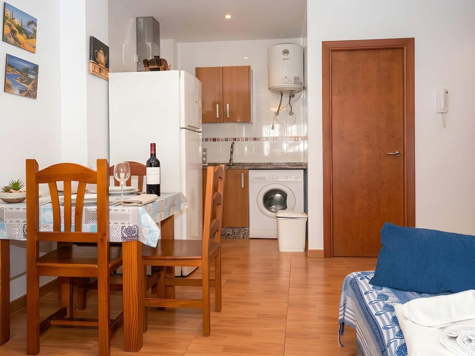 Apartamento en Conil Facil aparcamiento Solo para familias y parejas Apartment in Conil de la Frontera