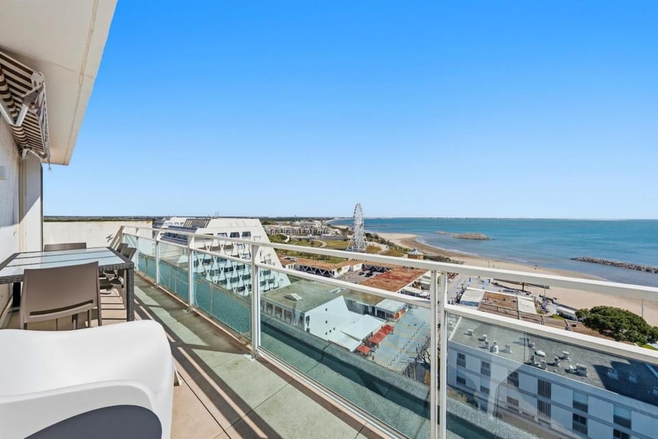 Panoramic Sea View Top-Floor Waterfront Apartment Apartment in La Grande-Motte