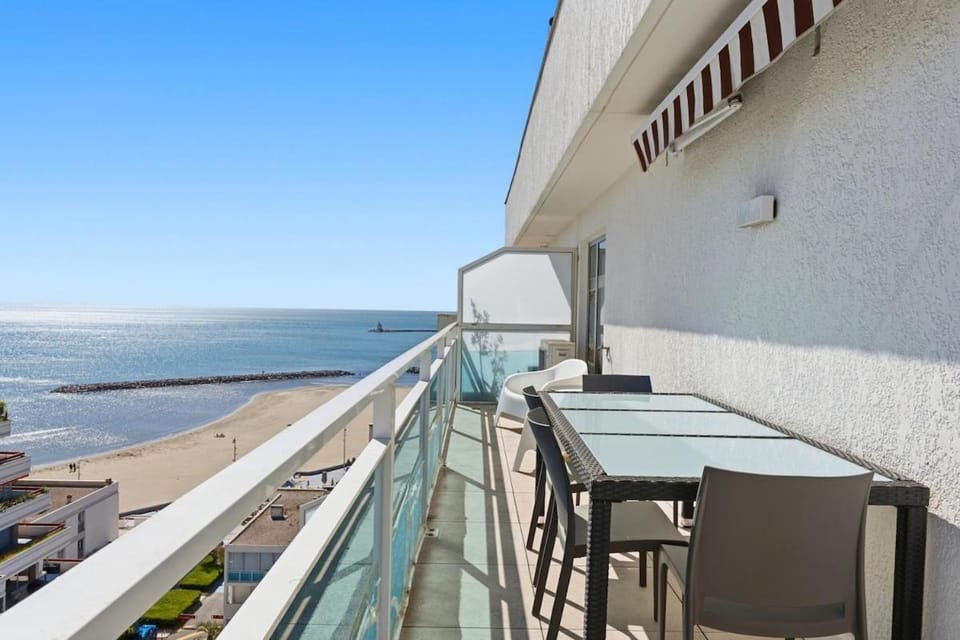Panoramic Sea View Top-Floor Waterfront Apartment Apartment in La Grande-Motte