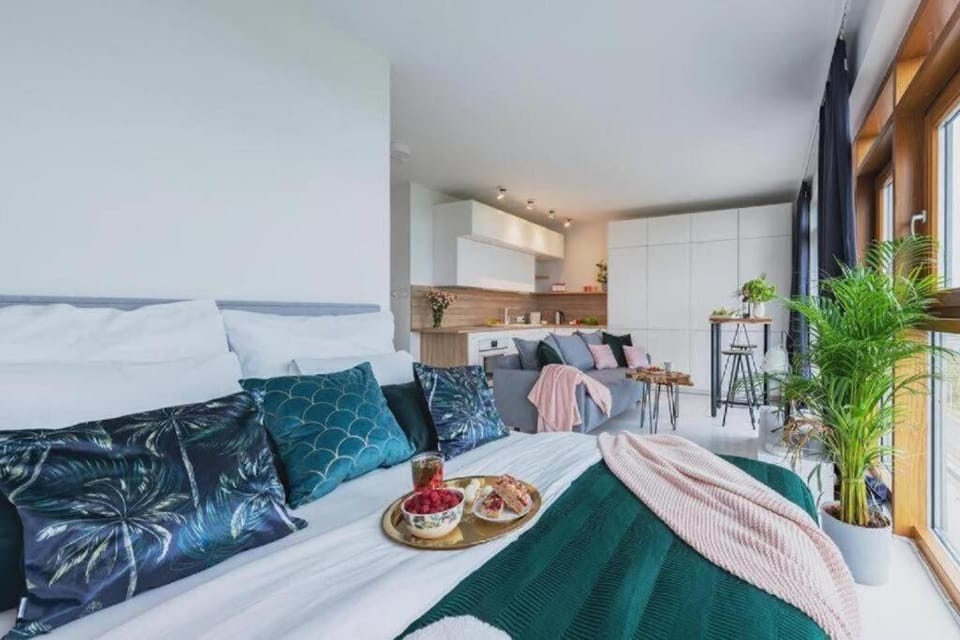 Bed, Kitchen or kitchenette, Living room, Food and drinks, Photo of the whole room, Seating area, Dining area, Bedroom, Food, minibar, oven, pet friendly