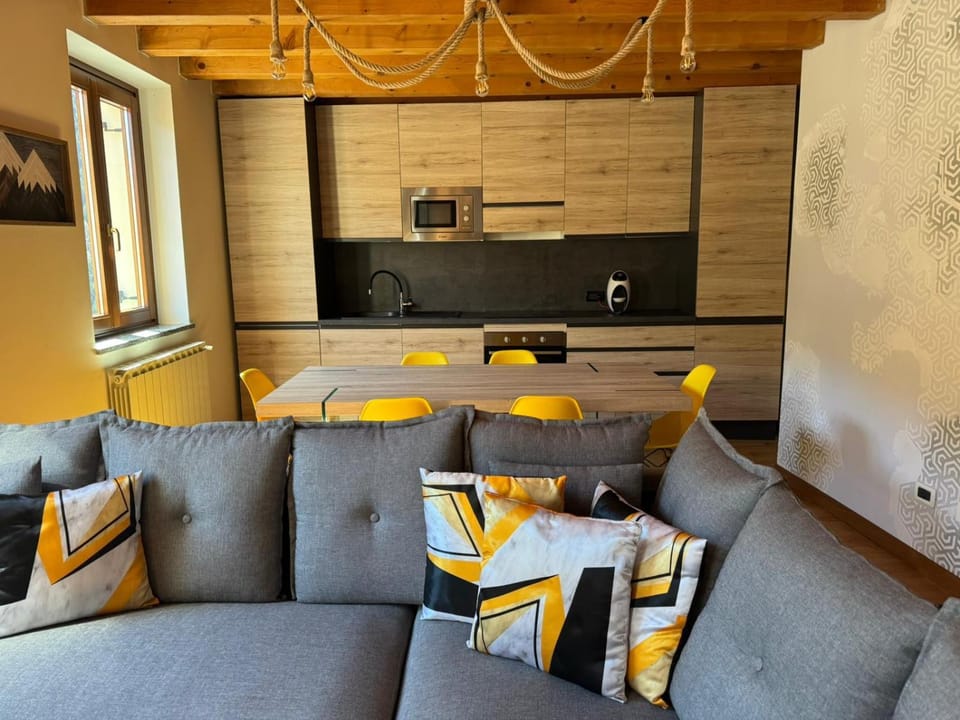 Kitchen or kitchenette, Living room