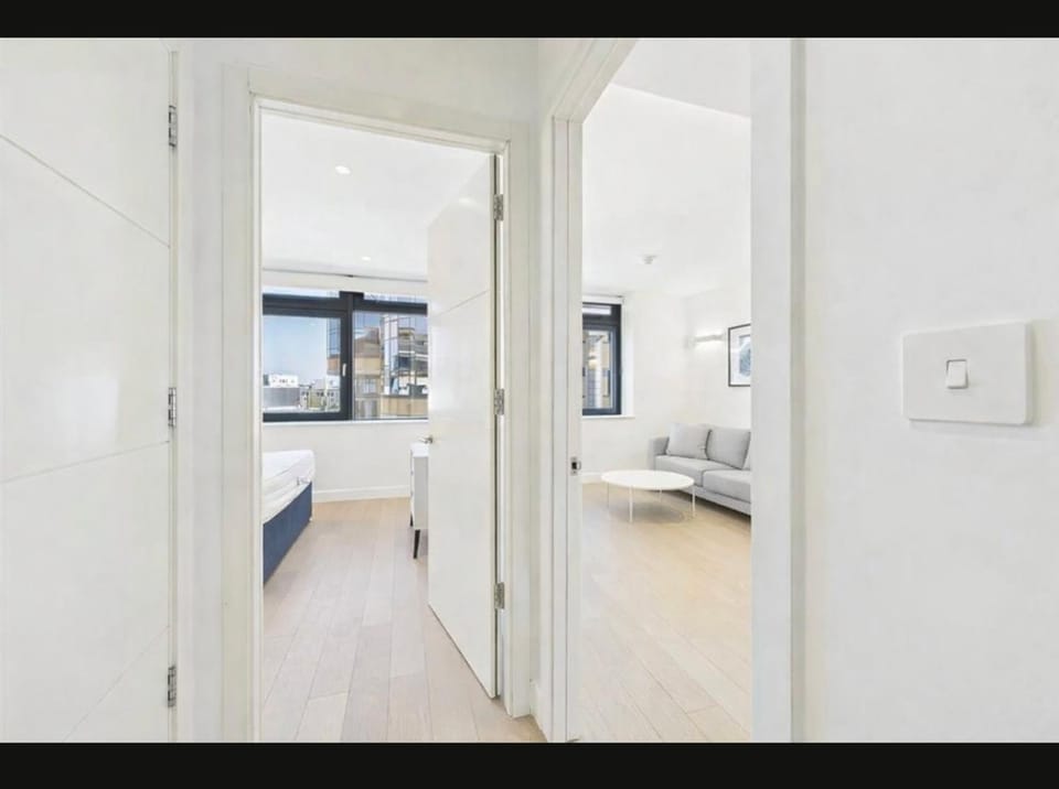 Modern 1-Bed Flat in Brentford, Quiet Stylish Apartment in Brentford