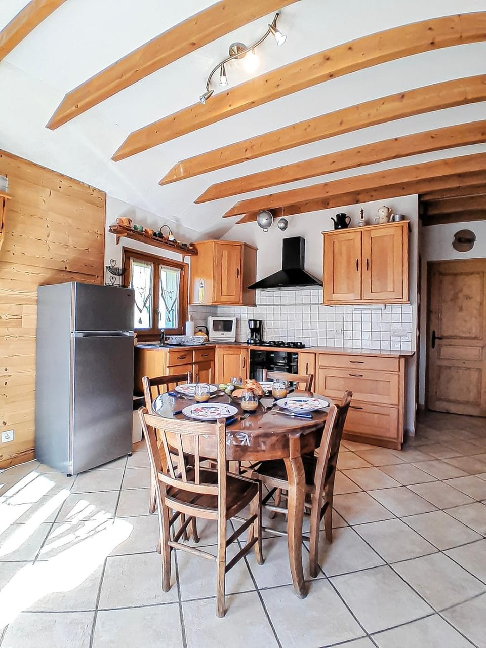 Dining area, kitchen