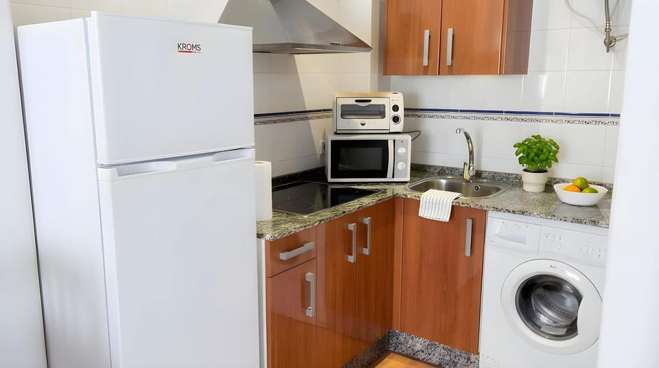 Apartamento lugar Tranquilo facil aparcamiento solo alquilamos a familias y parejas Apartment in Conil de la Frontera