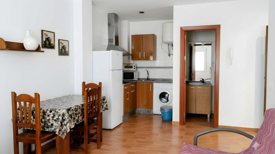 Apartamento lugar Tranquilo facil aparcamiento solo alquilamos a familias y parejas Apartment in Conil de la Frontera