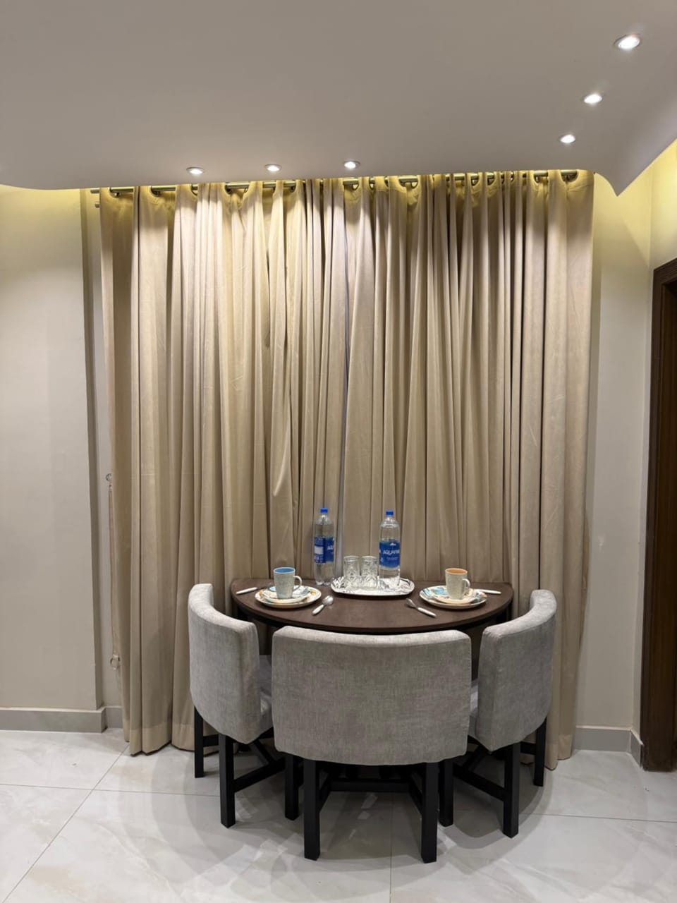 Escape Aura Stays Lahore Apartment in Lahore