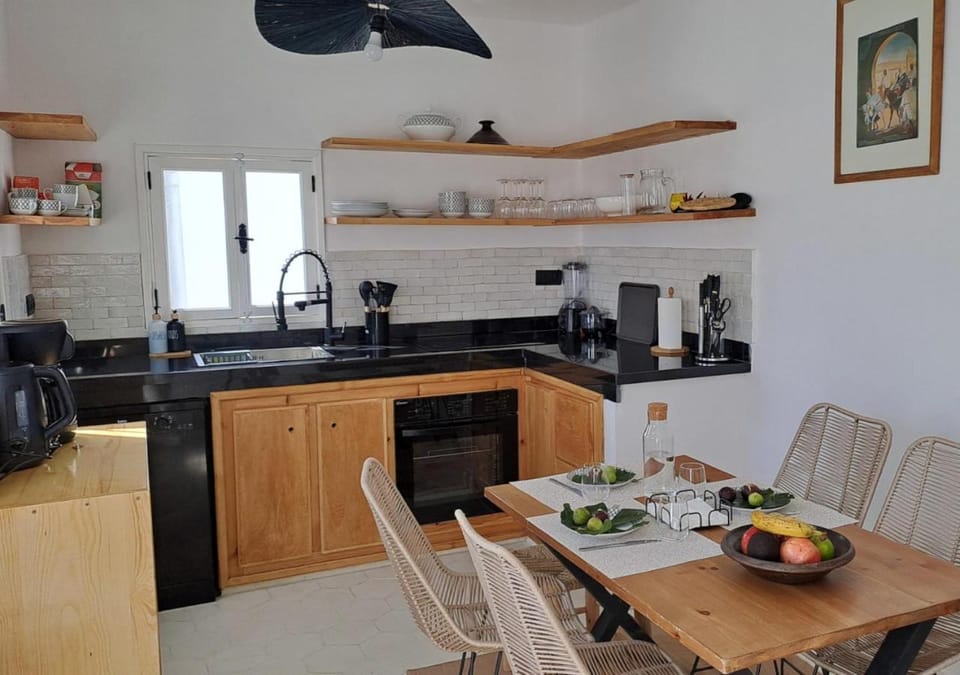 Dining area, kitchen