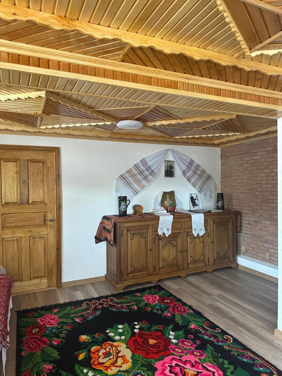 Pensiunea La Casa lui Moș Ion Bitca House in Moldova