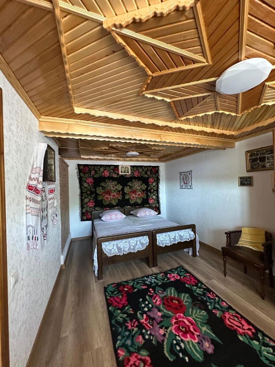 Pensiunea La Casa lui Moș Ion Bitca House in Moldova