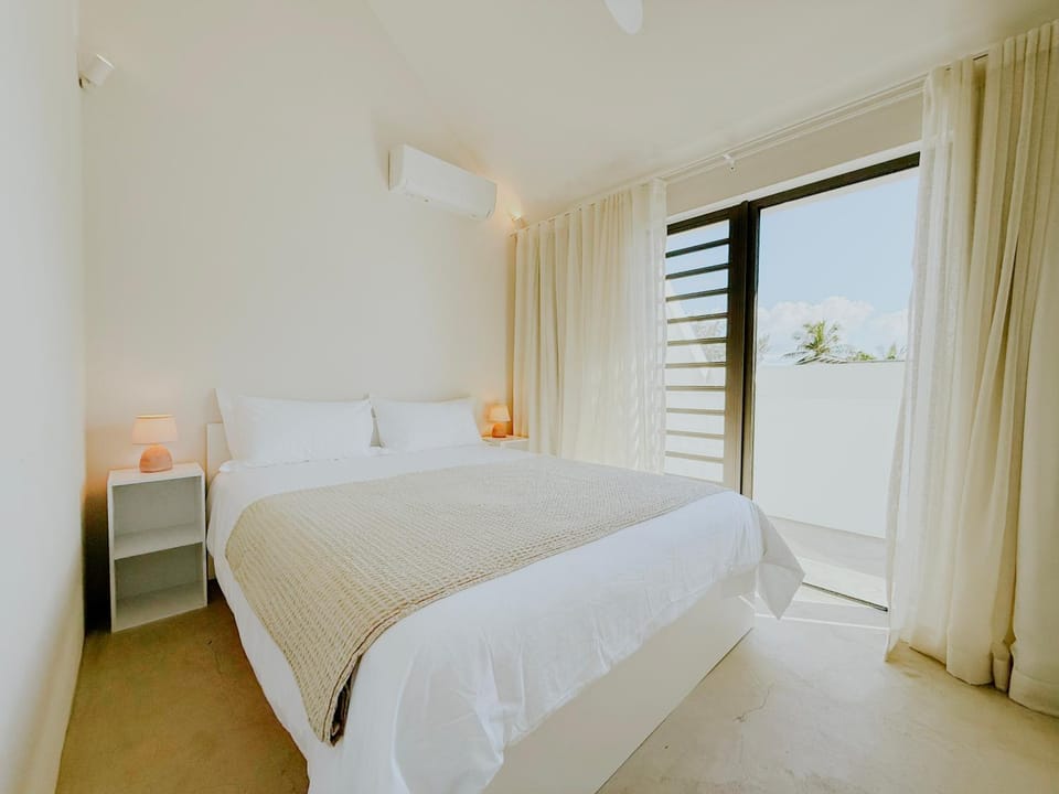 Bed, Photo of the whole room, Bedroom, air conditioner