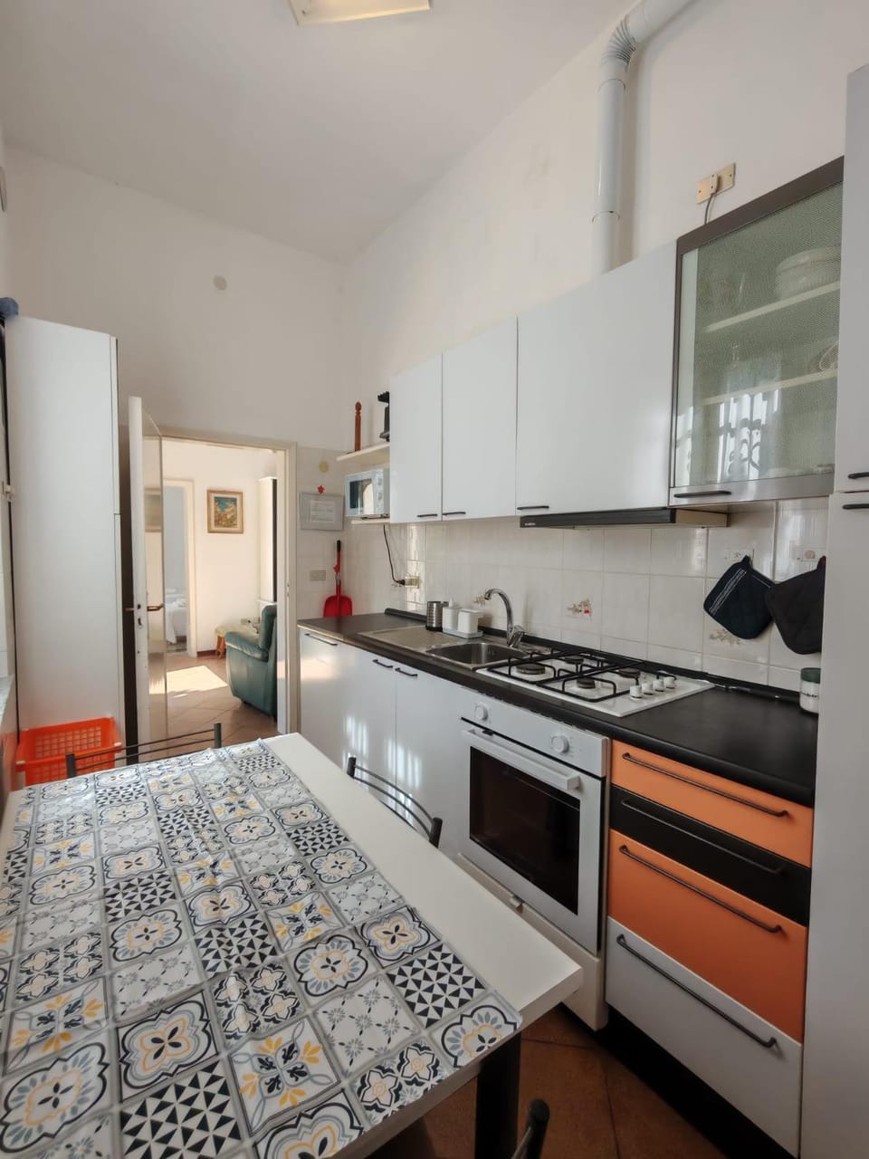 Kitchen or kitchenette, Dining area, oven, stove