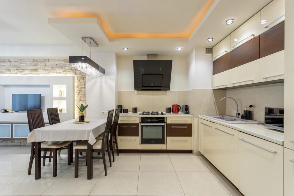 Coffee/tea facilities, Kitchen or kitchenette, Living room, Seating area, Dining area, dishwasher, minibar, oven, pet friendly, stove, toaster