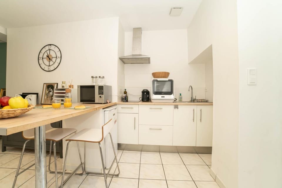 Dining area, kitchen