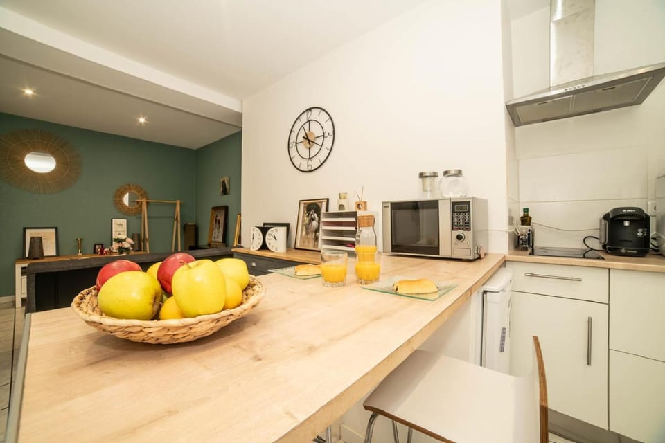 Dining area, kitchen