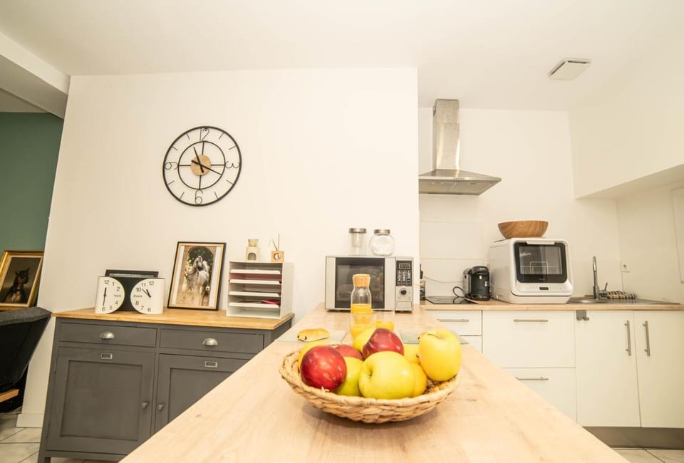 Dining area, kitchen