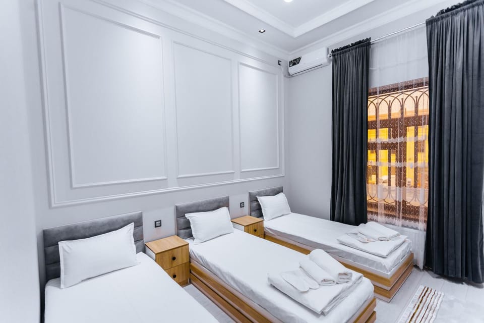 Bed, Photo of the whole room, towels, air conditioner