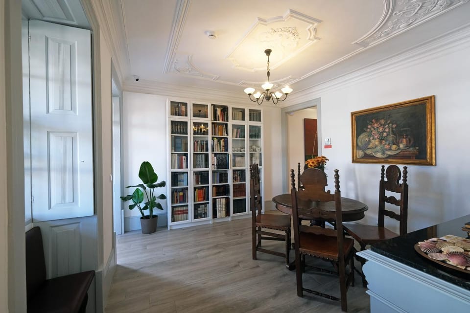 Library, Living room, Dining area, Meals