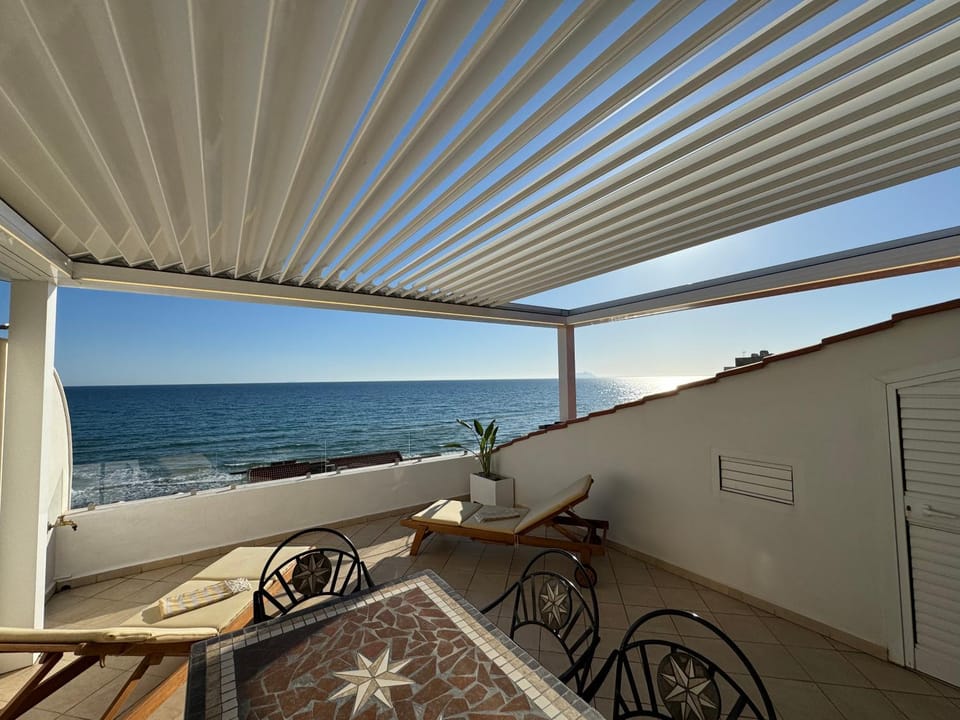 Patio, Day, Natural landscape, View (from property/room), Balcony/Terrace, Dining area, Beach, Sea view