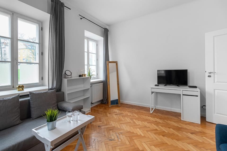 Communal lounge/ TV room, TV and multimedia, Living room, Seating area, Evening entertainment, hair dresser