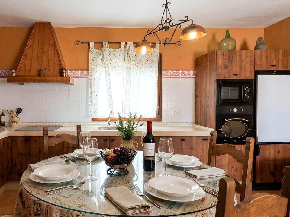 Chalet Piscina Privada vallada cerca del pueblo solo se permite familias y parejas Chalet in La Janda