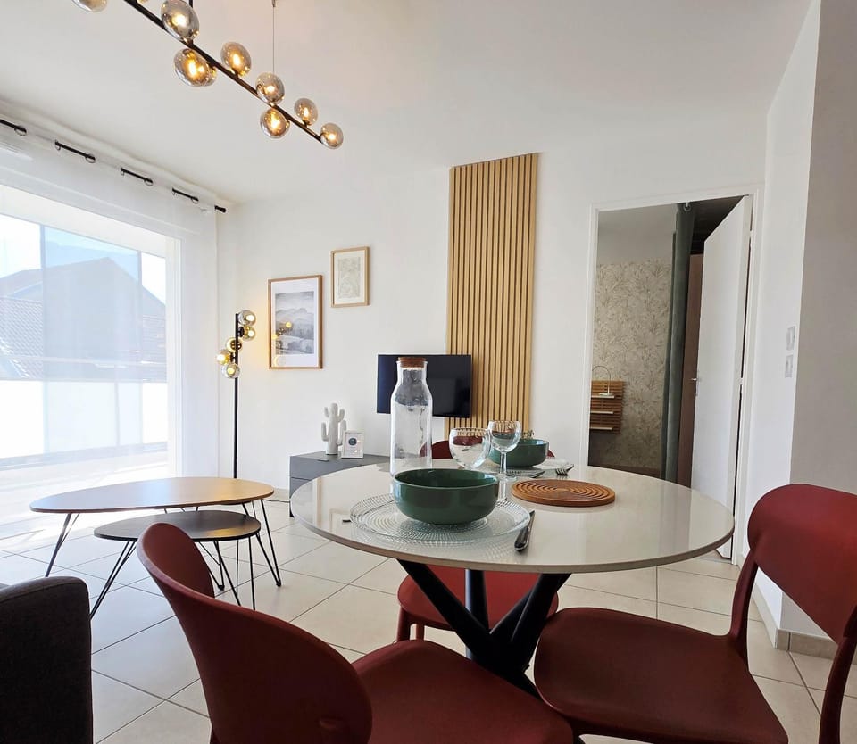 Seating area, Dining area