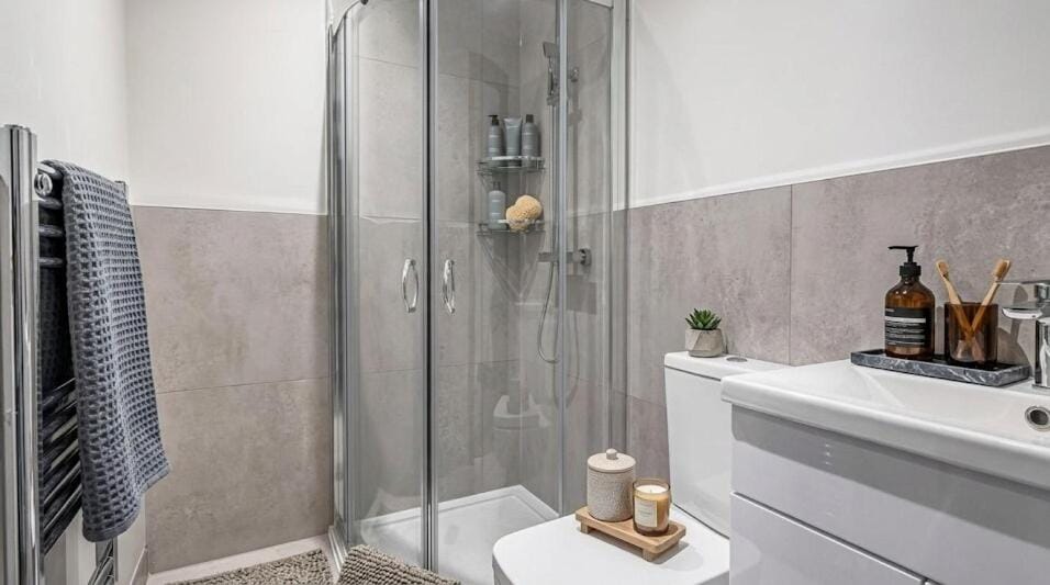 Relaxing 7-Bedroom House in an Ideal Location with Wi-Fi House in Southend-on-Sea