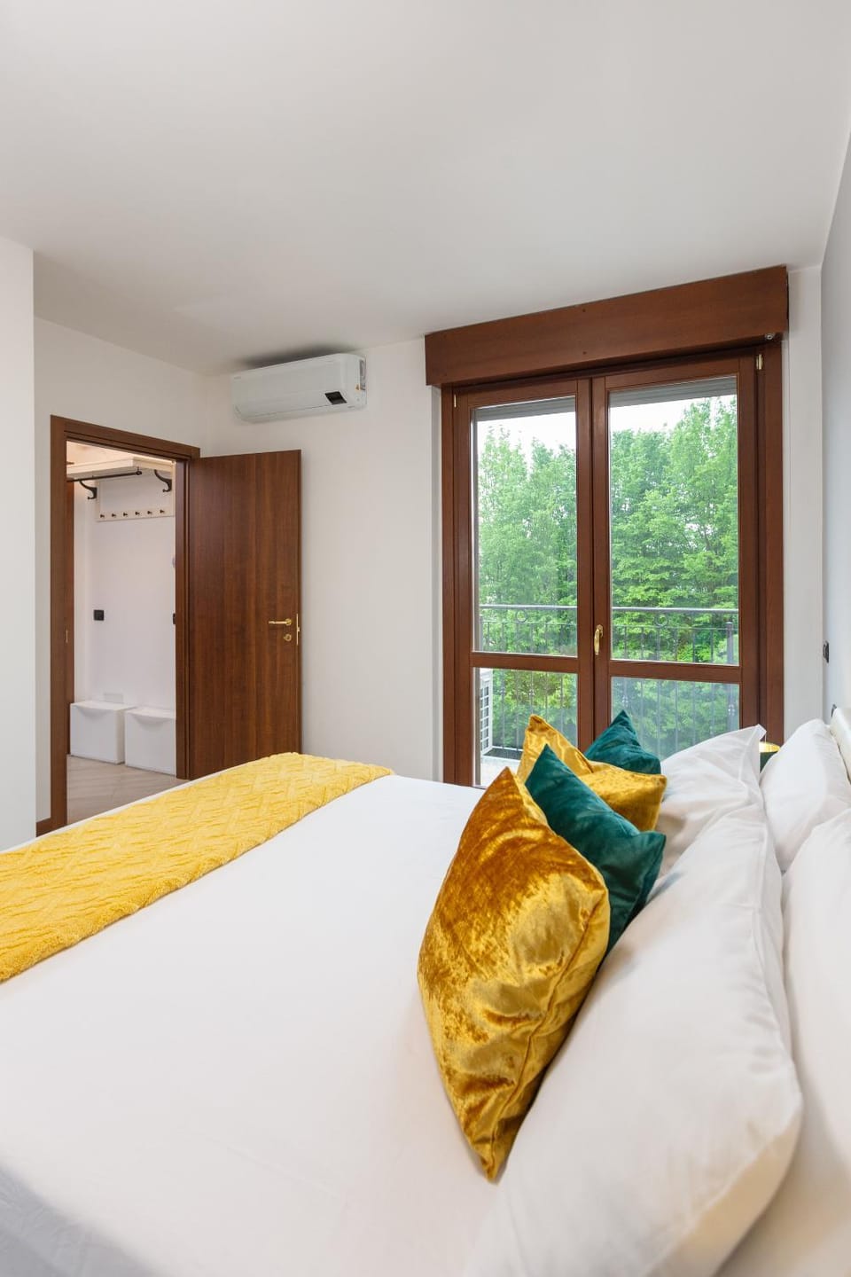 Bed, Bedroom, air conditioner