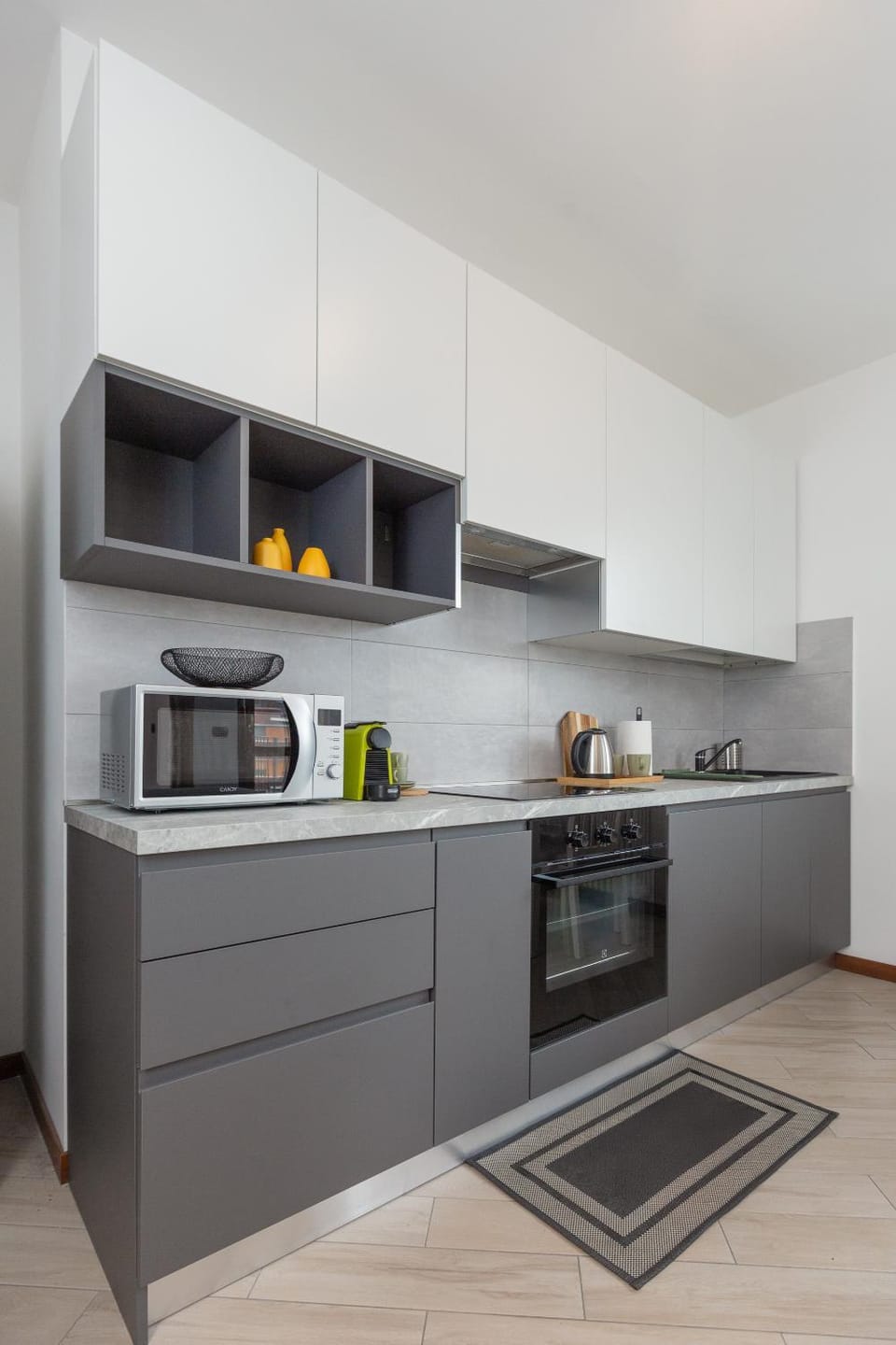 Coffee/tea facilities, Kitchen or kitchenette, microwave, oven, kitchen, kitchen
