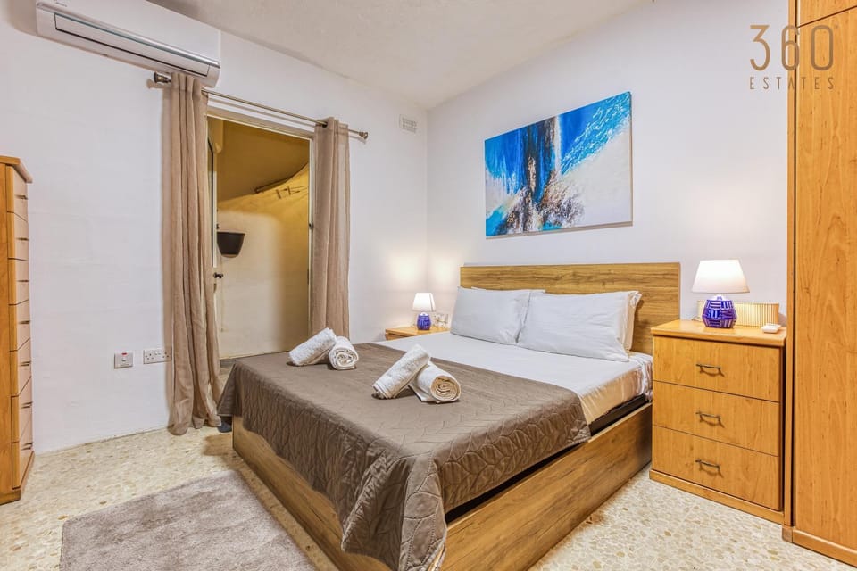 Bed, Photo of the whole room, Bedroom, towels, wardrobe