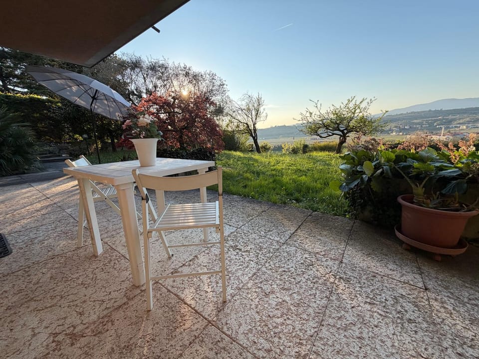 Patio, Spring, Day, Natural landscape, Garden, View (from property/room), Balcony/Terrace, Dining area, Garden view, Mountain view