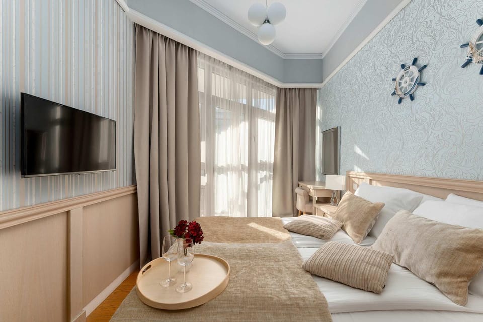 Bed, TV and multimedia, Photo of the whole room, Evening entertainment, Bedroom