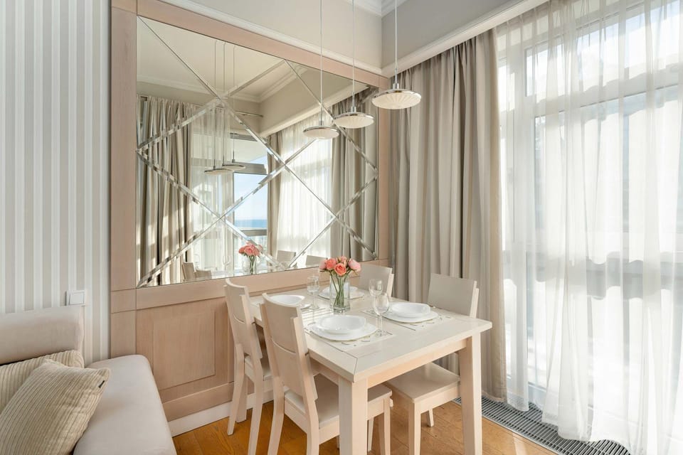 Living room, Seating area, Dining area