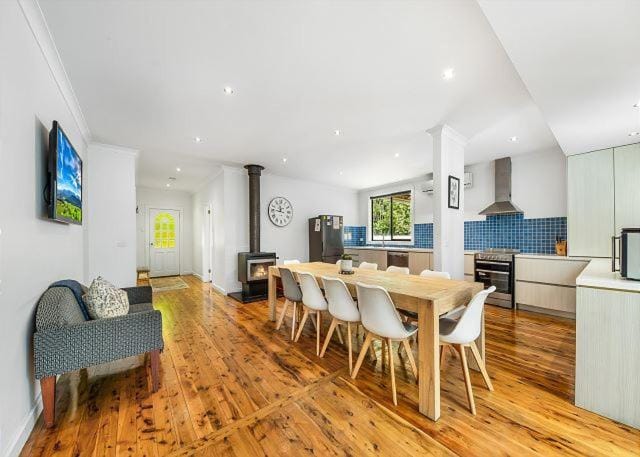 The White House & Retreat, Bright House in Porepunkah