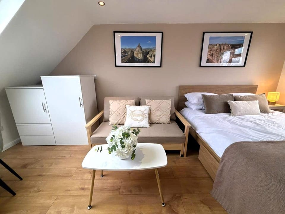 Central Oxford Studios, Parking, Kitchenette, Walk to Centre Vacation rental in Oxford