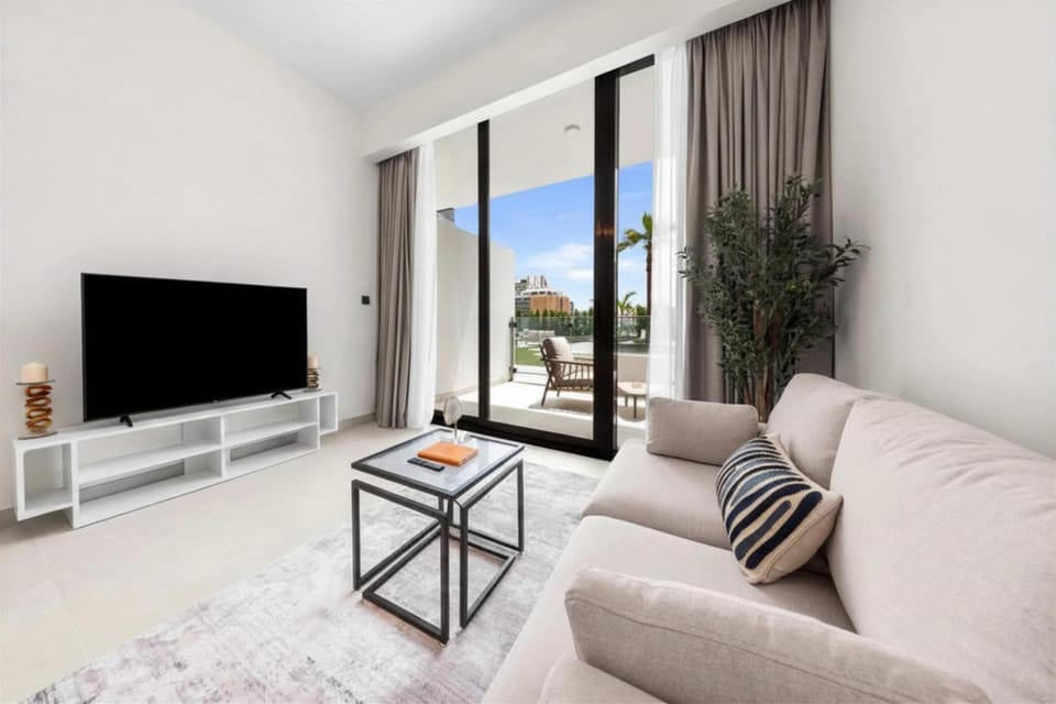 Free housekeeping visits during your stay - StayShort - Comfortable Studio Stay in Arjan Sleeps 2 with Balcony Apartment in Dubai