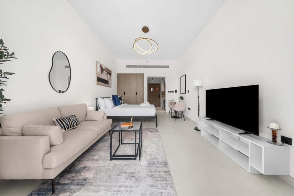 Free housekeeping visits during your stay - StayShort - Comfortable Studio Stay in Arjan Sleeps 2 with Balcony Apartment in Dubai