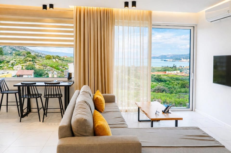 Natural landscape, TV and multimedia, Living room, Dining area, Mountain view, Sea view