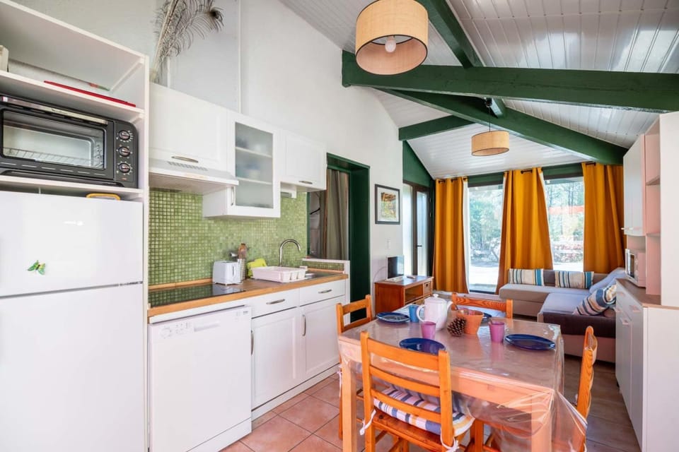 House with small garden and shared pool House in Moliets-et-Maa