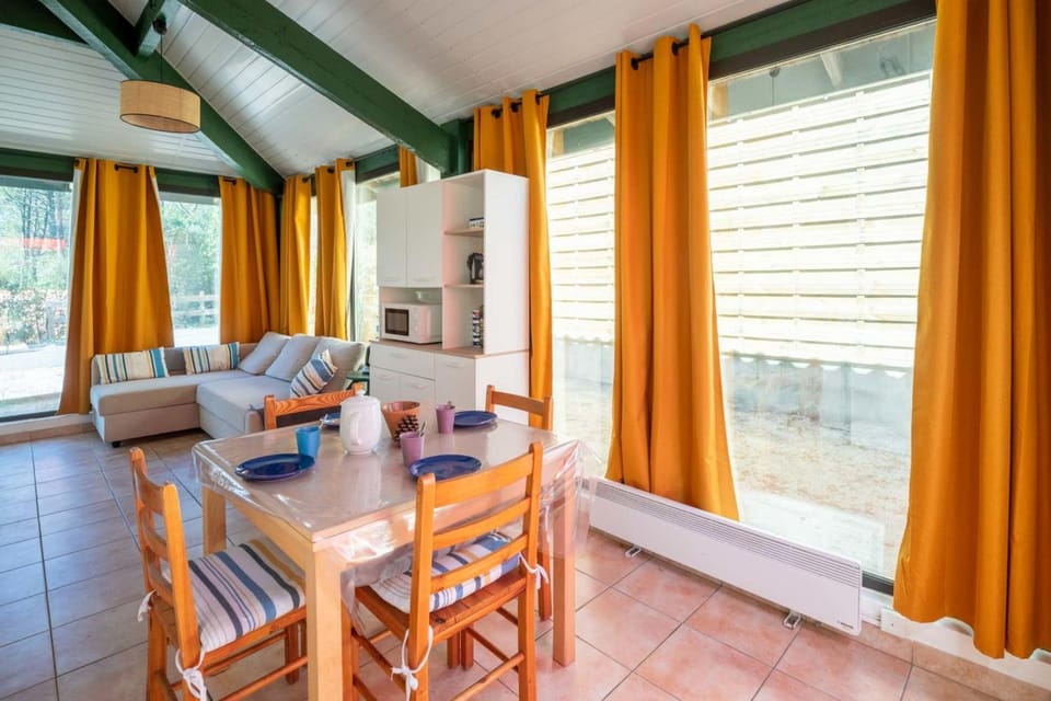 House with small garden and shared pool House in Moliets-et-Maa