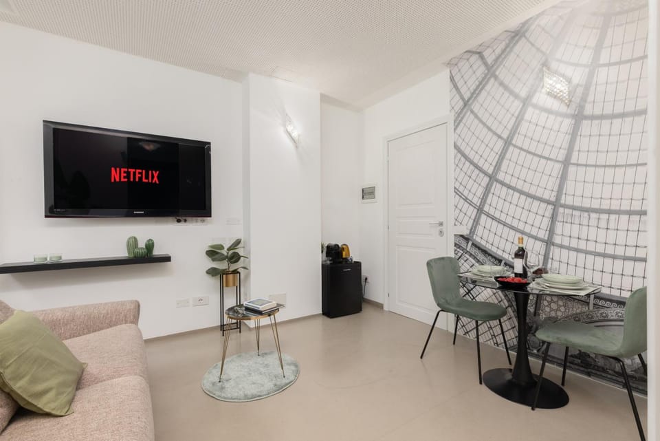 TV and multimedia, Living room, Dining area