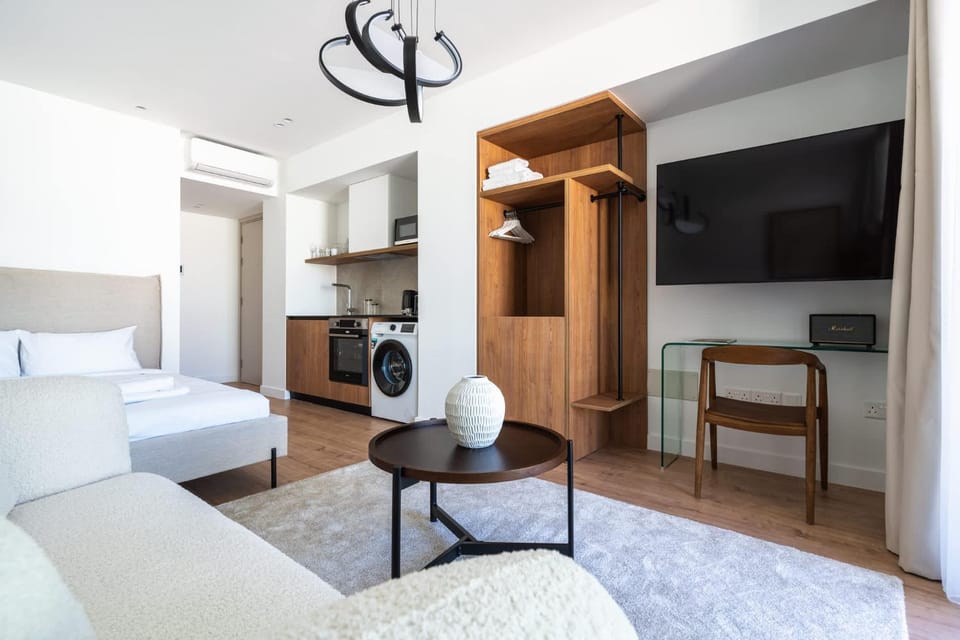 Central Limassol Studio w Balcony Near Beach Apartment in Limassol City