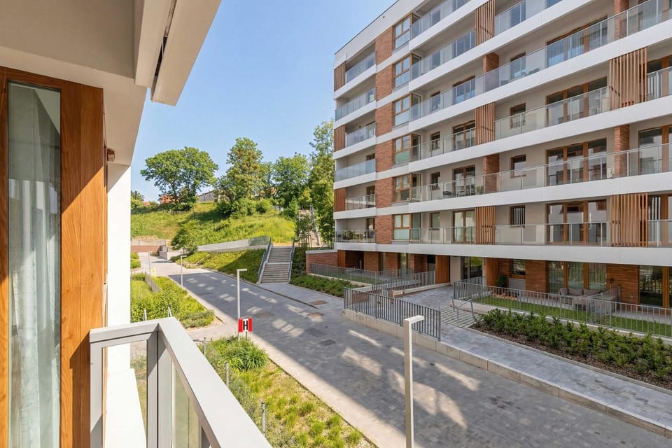 Property building, Day, Neighbourhood, Location