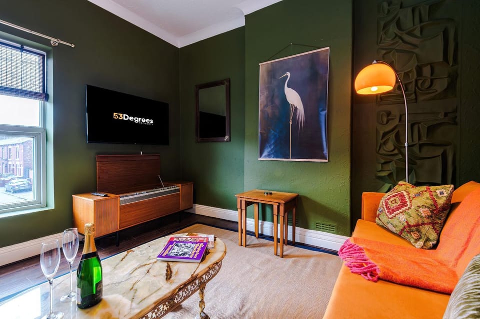 Communal lounge/ TV room, TV and multimedia, Living room, Photo of the whole room, Seating area