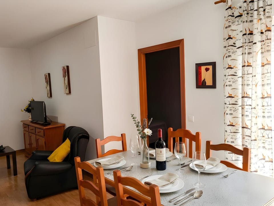 Apartamentos Tranquilos Conil Facil Aparcamiento con patio interior solo capetamos familias y parejas Apartment in Conil de la Frontera