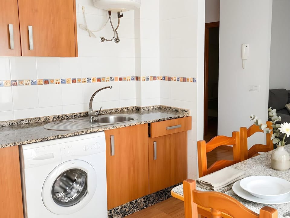 Apartamentos Tranquilos Conil Facil Aparcamiento con patio interior solo capetamos familias y parejas Apartment in Conil de la Frontera