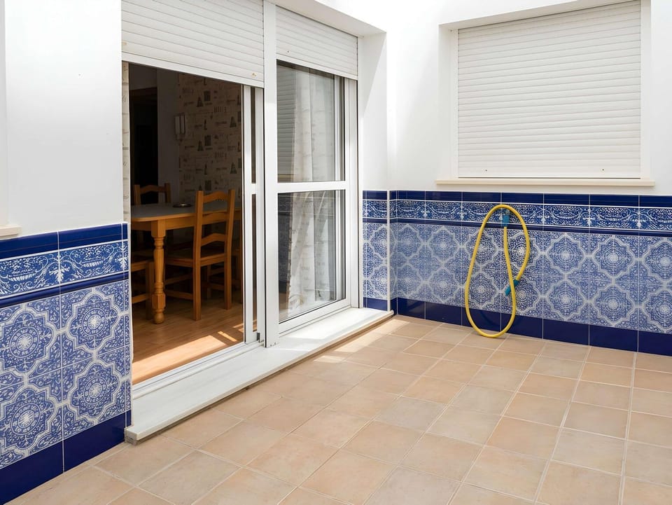 Apartamentos Tranquilos Conil Facil Aparcamiento con patio interior solo capetamos familias y parejas Apartment in Conil de la Frontera