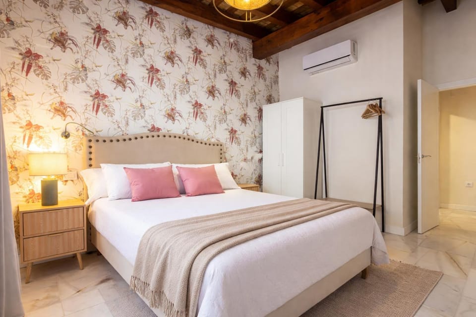Bedroom, air conditioner