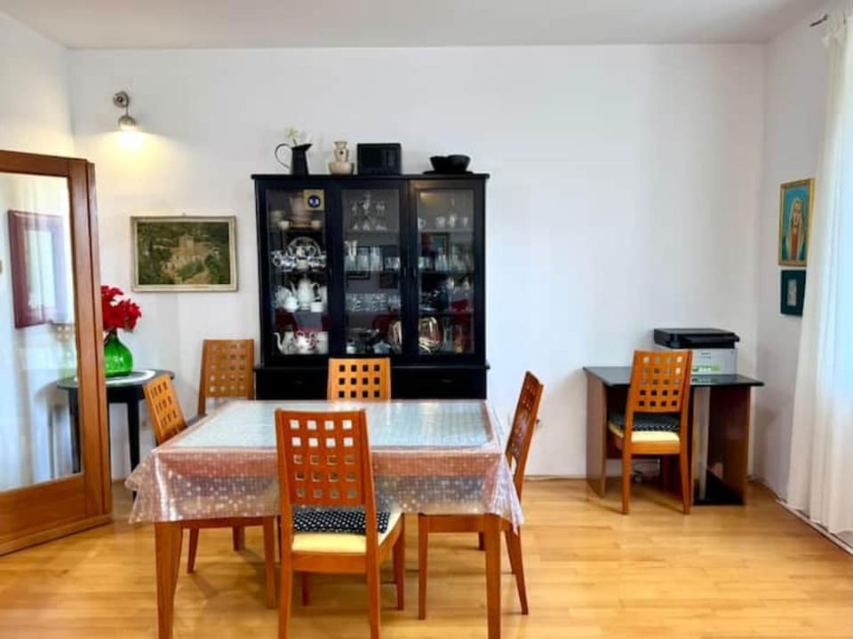 NEW West Coast Ap - Walk to Beach & Old Town Apartment in Split