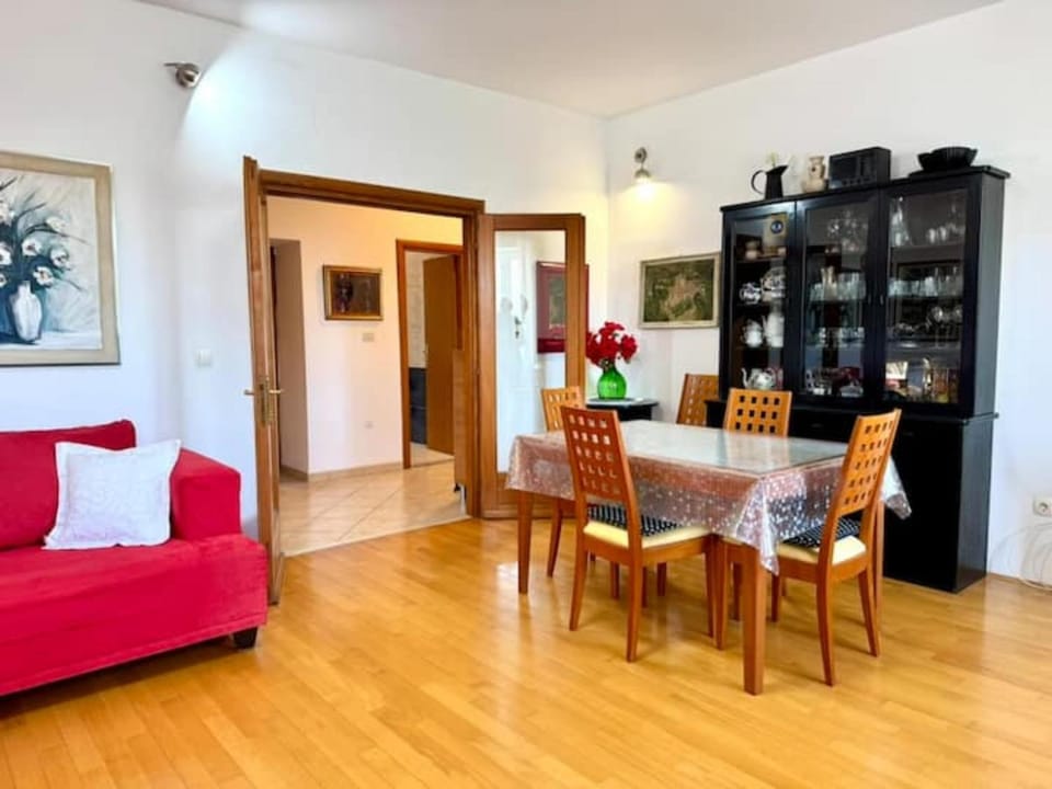 NEW West Coast Ap - Walk to Beach & Old Town Apartment in Split