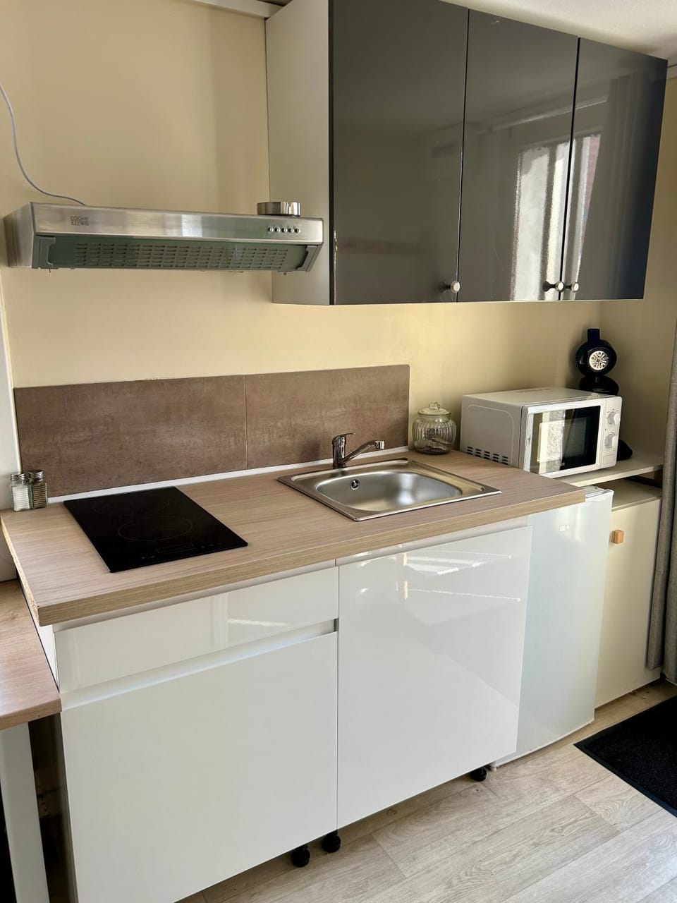 Kitchen or kitchenette, pet friendly, stove